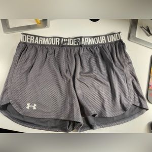 Women’s size medium under armor shorts